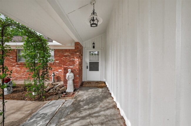 Photo - 5646 Hazen St