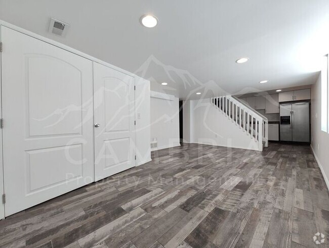 Building Photo - Charming Basement Apartment in Murray