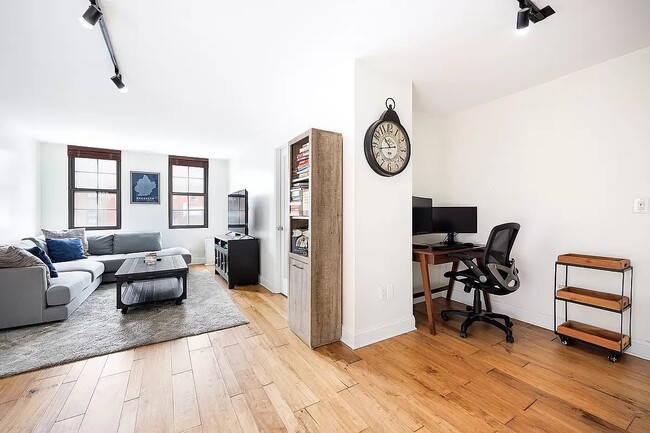 Photo - 222 W 14th St Unidad 14K