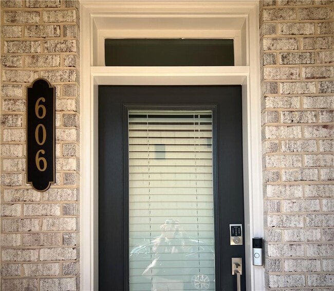 606 Alder Crk Wy