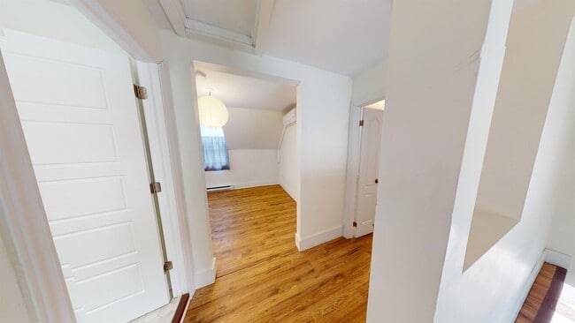 Photo - 409 Robinson St