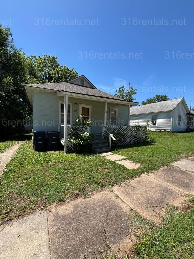 Building Photo - Two bed one bath fenced in yard house available now