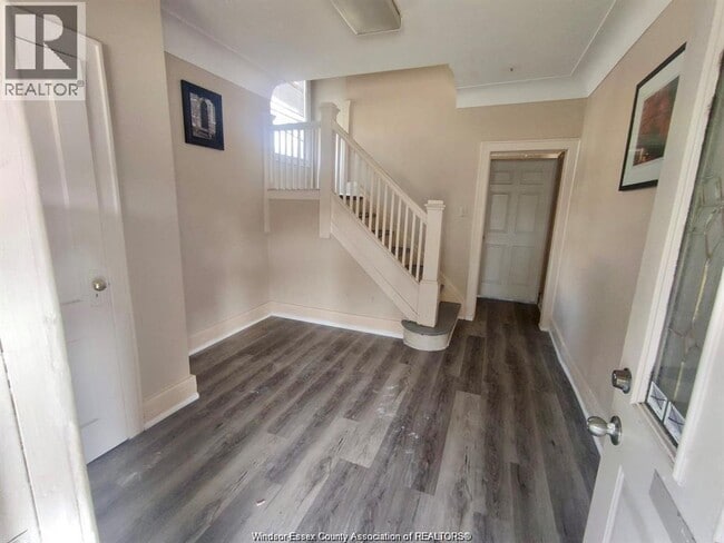 Photo - 95 Giles Blvd E