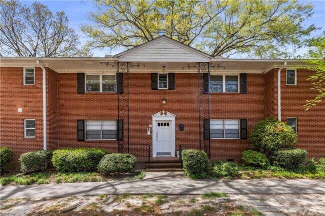 Building Photo - 3660 Peachtree Rd NE Unit A2