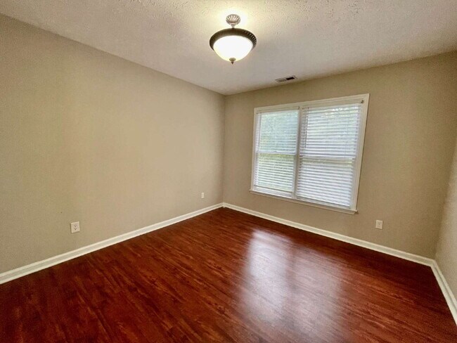 Photo - Charming 3-Bed Haven With 2.5 Baths In Fay...