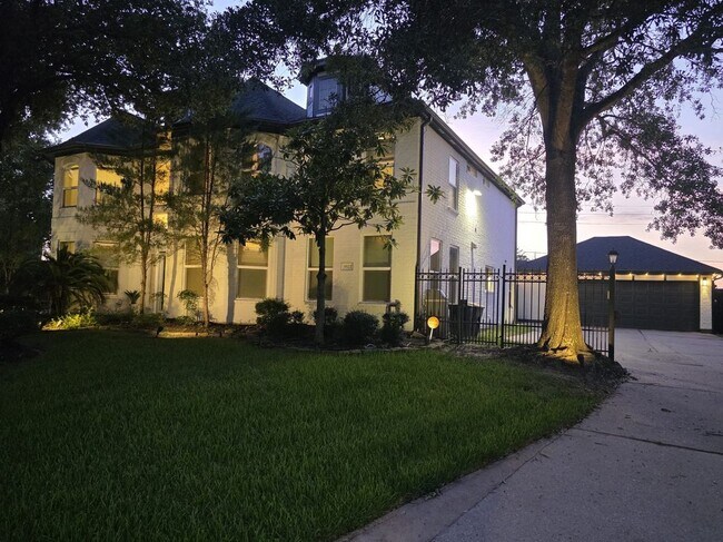 9522 Champions Cove Dr