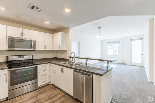 2Br, 2BA - 1,112SF