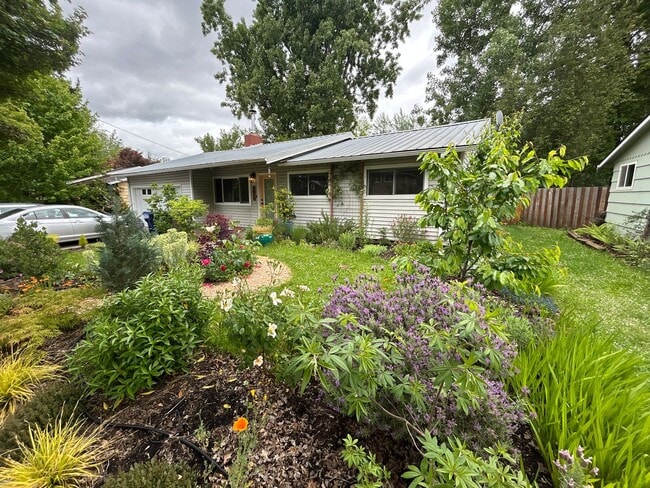 Photo - 3 Bedroom single level home w/garage AND free landscaping