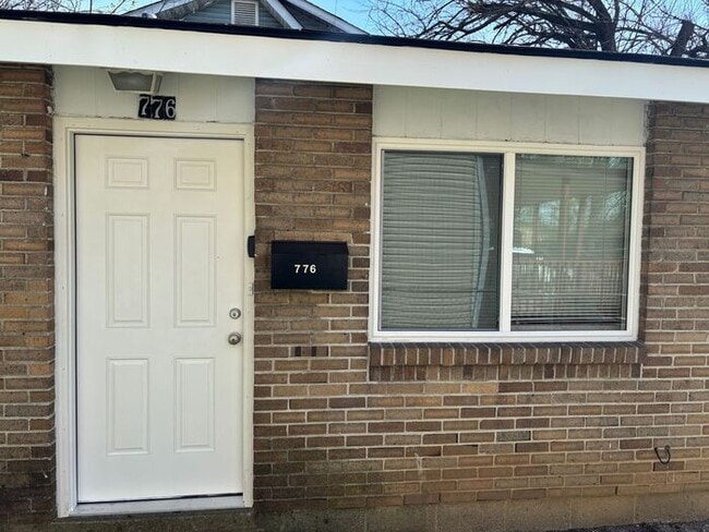 Charming 2-bedroom and 1-bathroom house lo... - Charming 2-bedroom and 1-bathroom house lo...