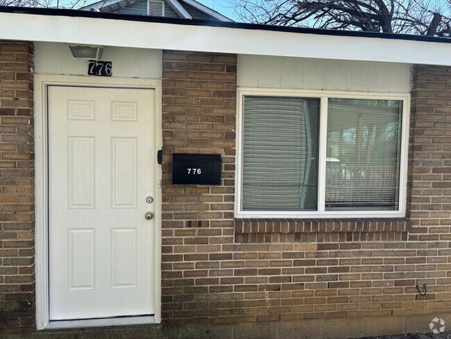 Building Photo - Charming 2-bedroom and 1-bathroom house lo...
