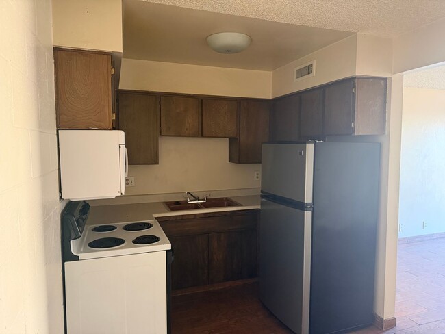 Building Photo - 1 Bedroom 1 Bath In Central Las Vegas Unit 5