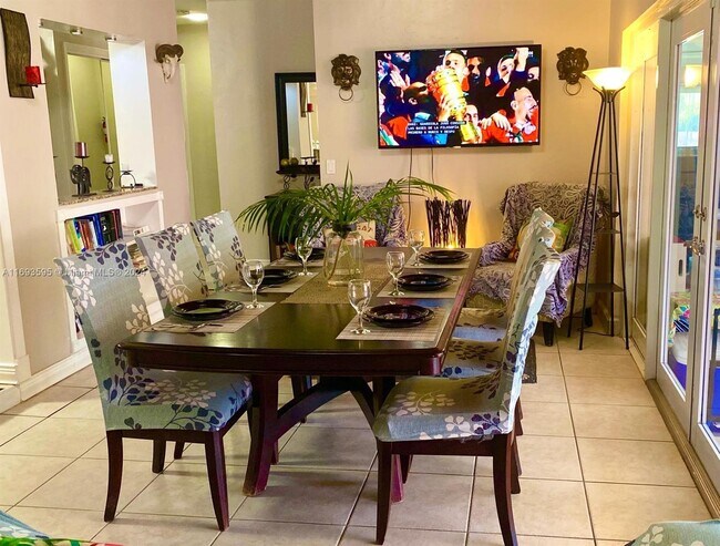 Photo - 736 Hollywood Blvd