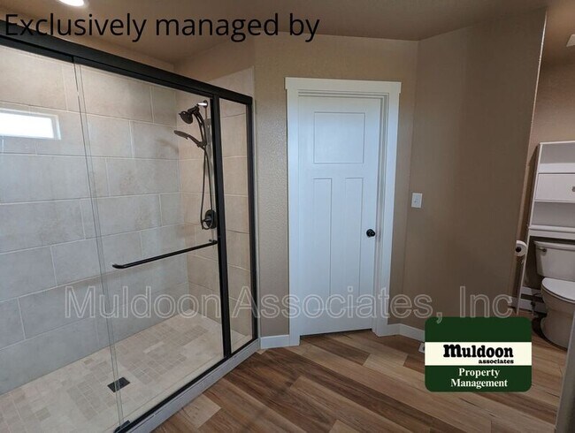 Photo - 927 E Loma Dr