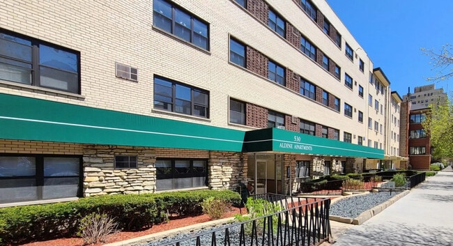 Photo - 540 W Aldine Ave