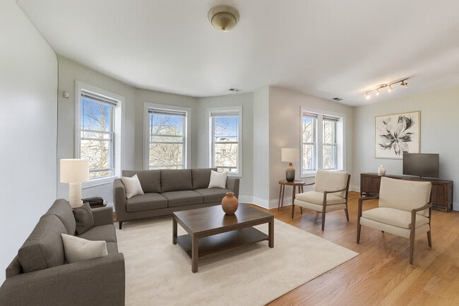 Photo - 6321 N Artesian Ave Unit 3W