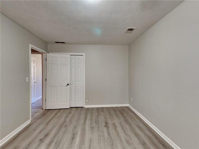 Photo - 2124 Golfview Dr SE