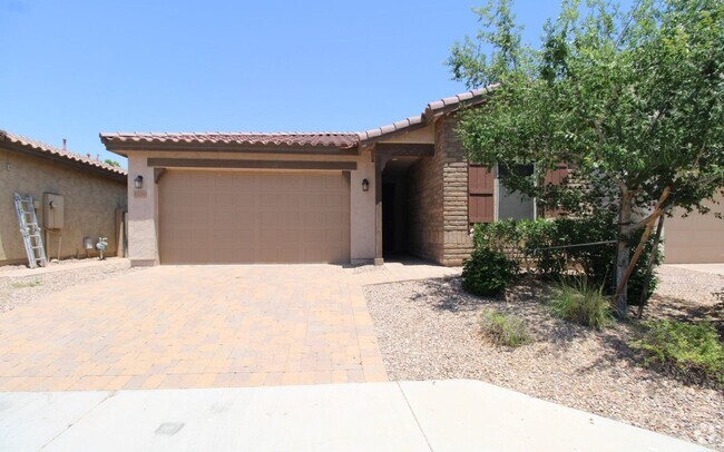 Building Photo - Stunning 3-bedroom, 3-bathroom home locate...