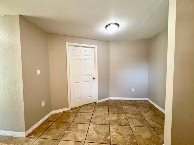 2602 E Yukon St Unidad Cozy 1 BD - 10min Downtwn