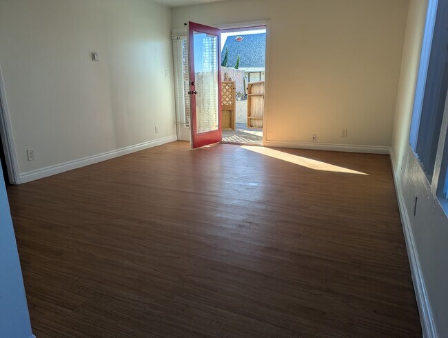 Living room - 214 Melrose Dr Unit 214