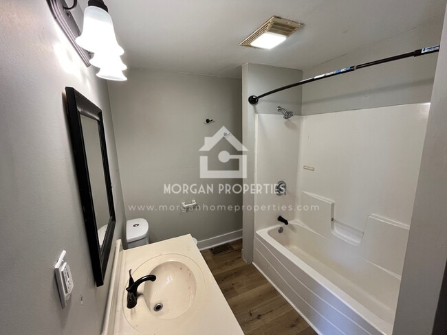 Photo - 537 W Jackson St