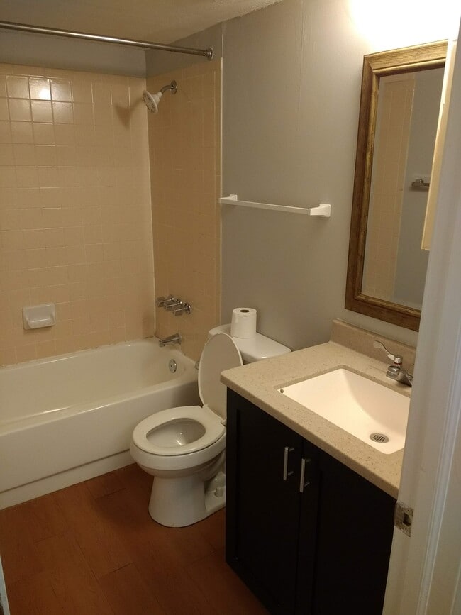 Photo - 1600 Park Cir