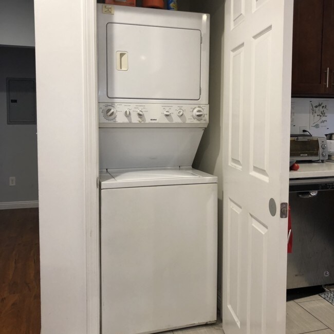 4646 W 18th St Unit 4646
