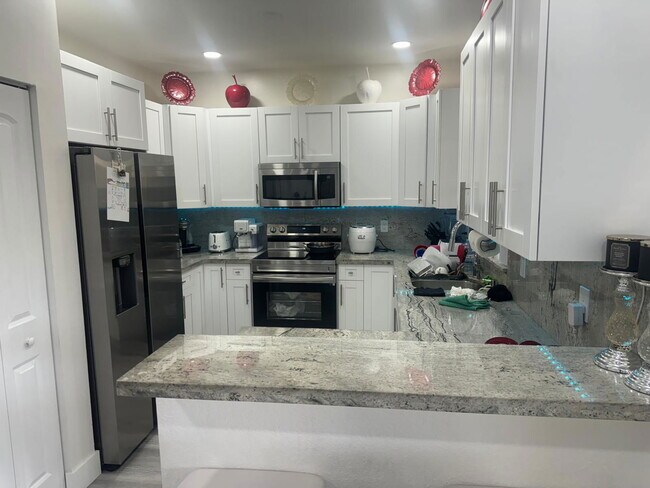 Building Photo - 4144 NE 26th St Rental