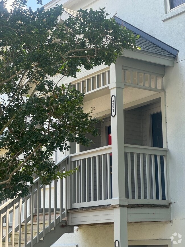 Building Photo - 2500 Avent Ferry Rd Unit 201 Rental