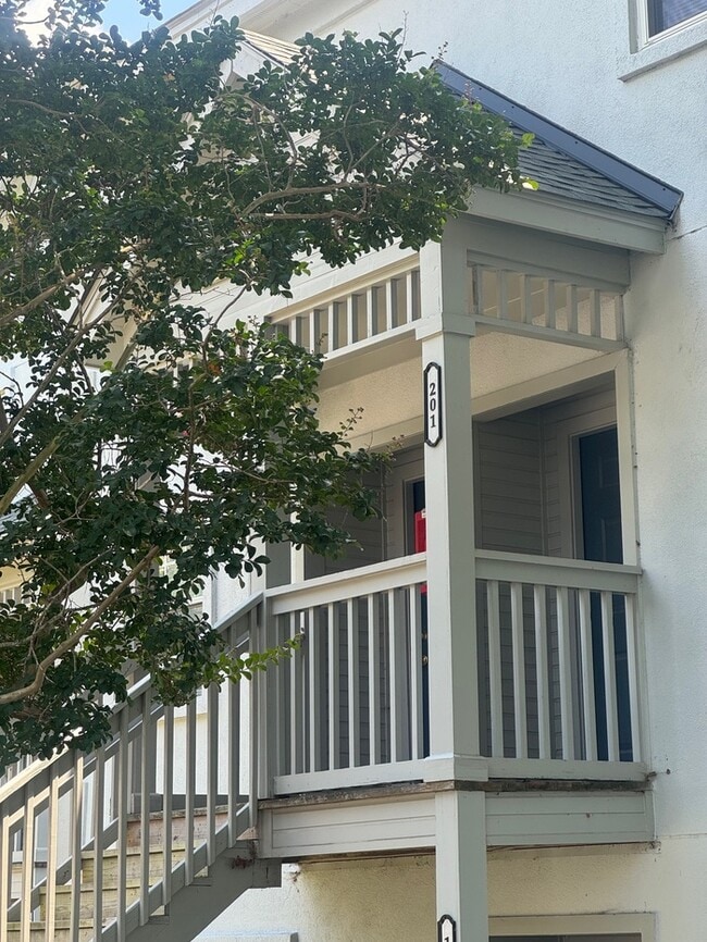 Building Photo - 2500 Avent Ferry Rd Unit 201 Rental