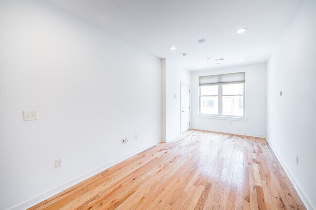 Photo - 1642 N Marshall St Unit 1