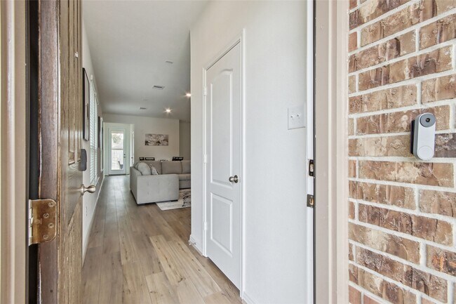 Photo - 2877 Grand Anse Dr