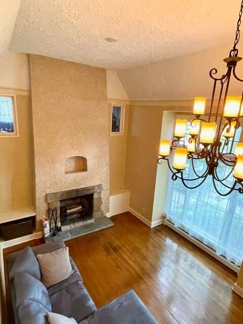 Photo - 2571 Ashurst Rd