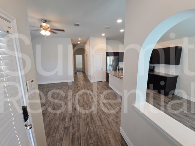 Photo - 514 Silo St