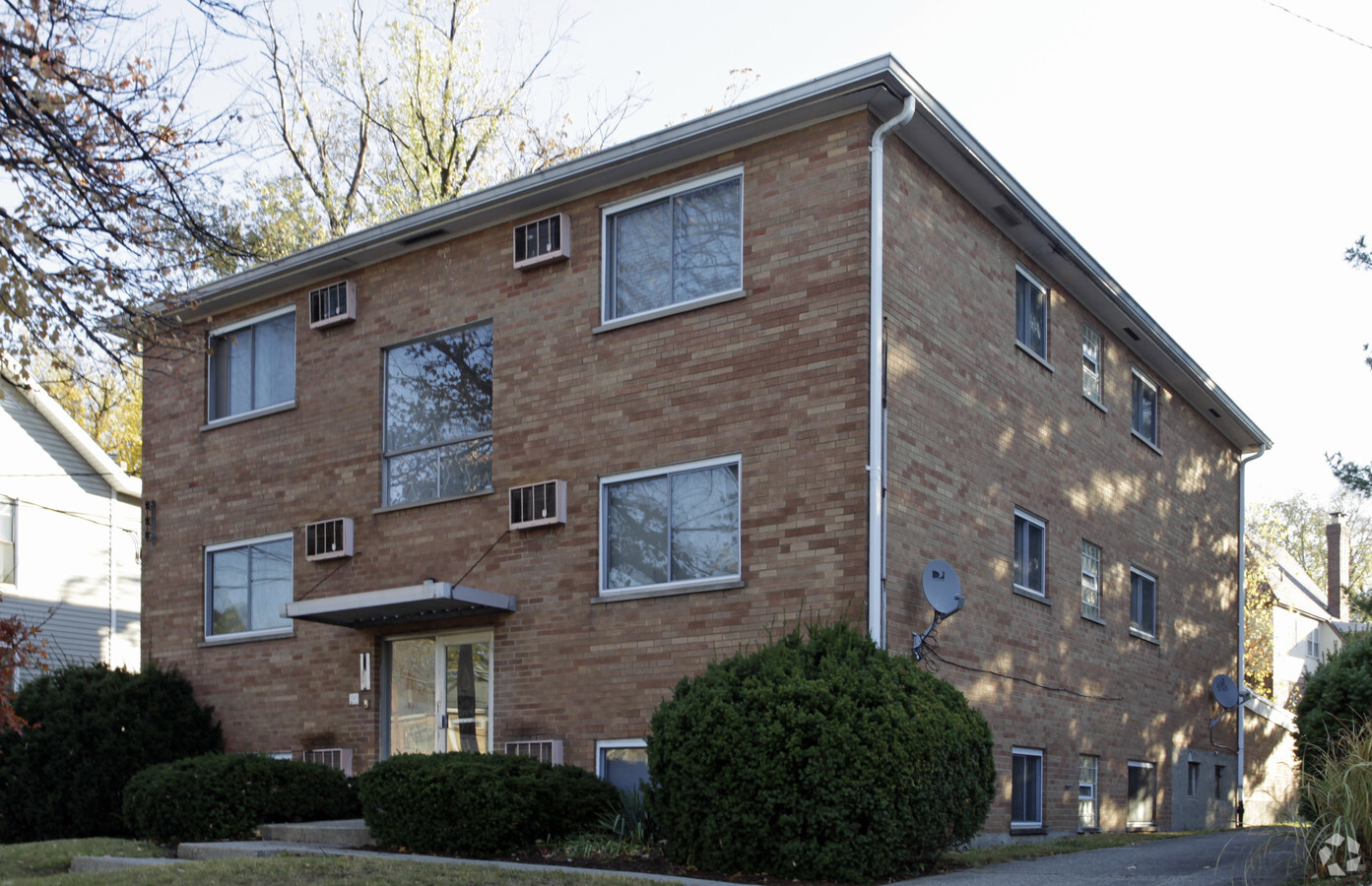 Photo - 6140 Ridge Ave Apartments