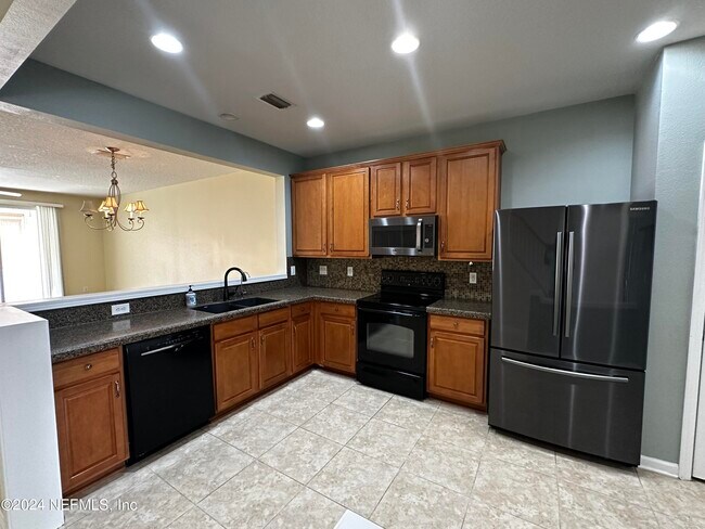 Photo - 4215 Highwood Dr