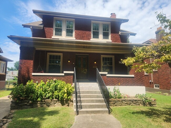 Building Photo - Beautiful home located on Eastern Parkway ...