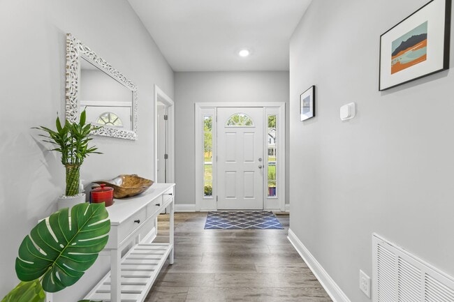 Photo - Spacious Home with Screened Porch & Community Kayak Launch