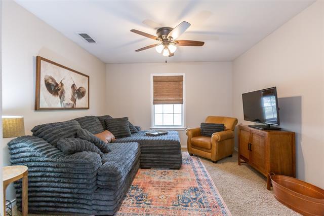 634 E North 16th St