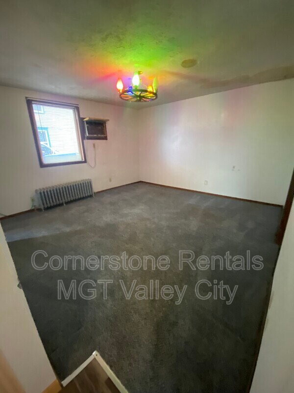 Photo - 261 College St SE