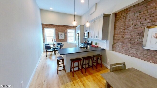 Photo - 82 Elm St Unit 3R