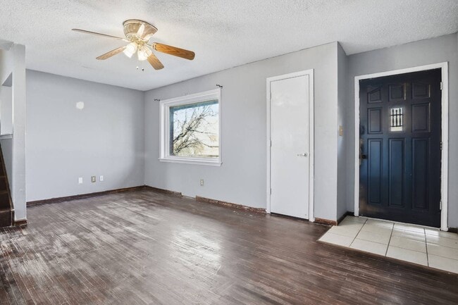 Photo - 207 Circle Dr