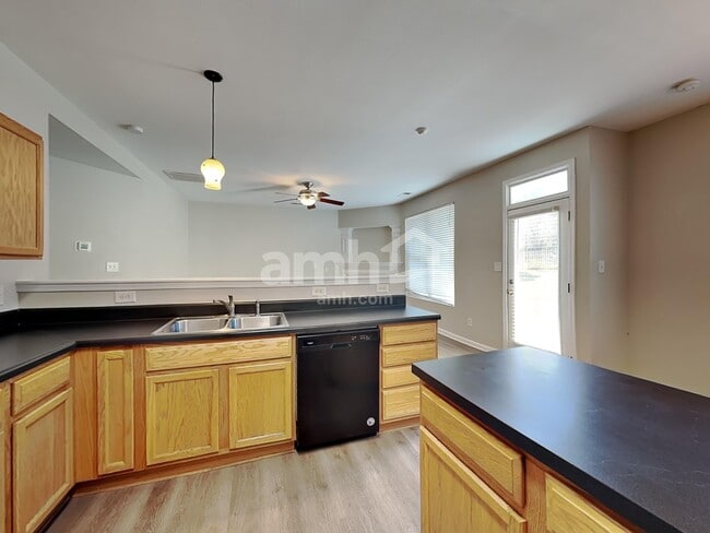 Photo - 2001 Moonstone Ln