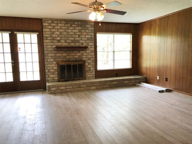 303 Dogwood St