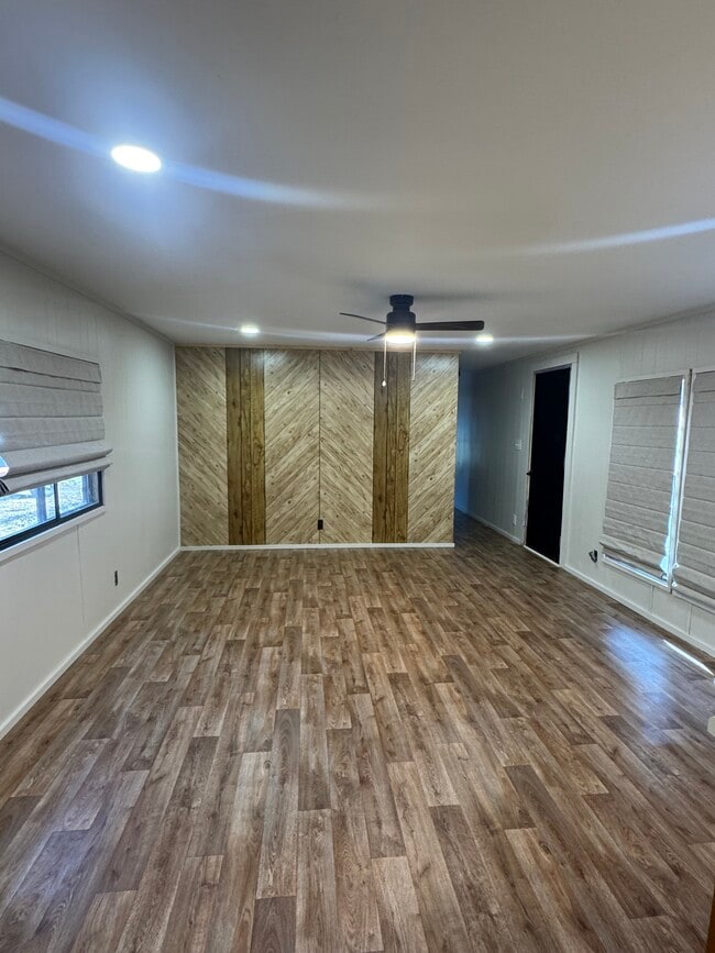 Photo - 7485 Sturrock Rd