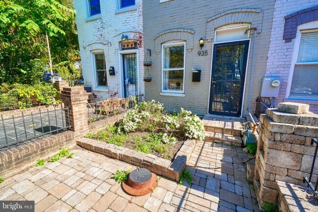 Photo - 935 8th St NE
