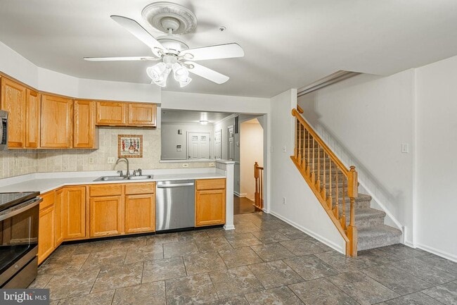 Photo - 596 Coach Hill Ct