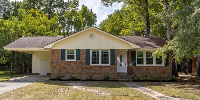 Photo - Welcome to this beautiful newly renovated 3-bedroom brick ranch!