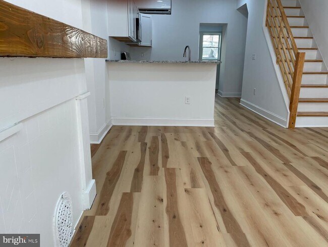 Photo - 1731 N Dover St
