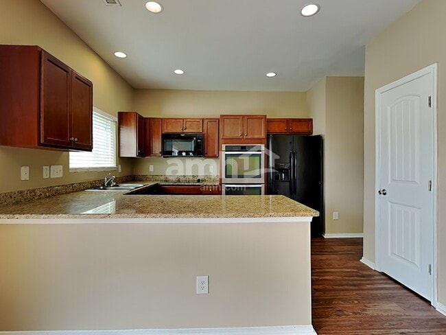 Photo - 353 Kerriann Ln