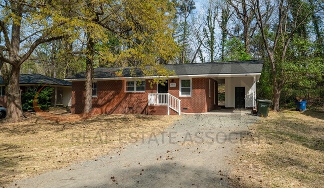 Building Photo - Enjoy Modern Living in This Beautifully Updated 3BR, 1.5BA Durham Home!